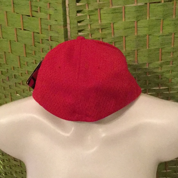 😎NWT Nu-Fit Fitted Red Baseball Cap Must Have 😎 - Picture 3 of 7